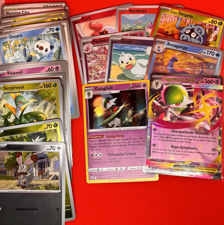 Ausgebreiteter Pokémon-Kartenstapel — Beispiel für die Vielfalt im Bulk-Starter-Set